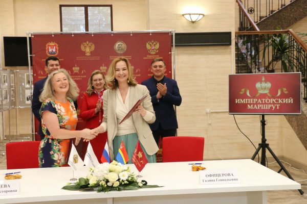 Алиханов Громова Музей фото Елены Чепинога (32) Алиханов Громова Музей фото Елены Чепинога (32)